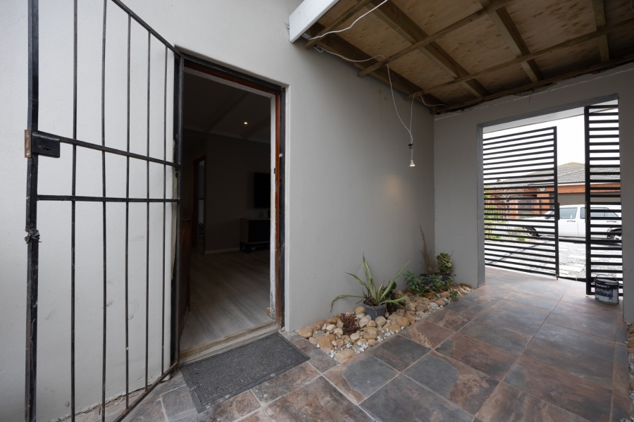 5 Bedroom Property for Sale in Rustdal Western Cape